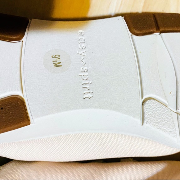 Easy Spirit Womans Beige slip on Sneakers new - Picture 5 of 5
